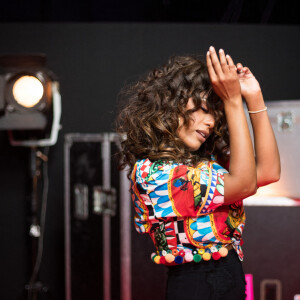 Amel Bent - Backstage de l'enregistrement de l'émission "300 Choeurs chantent Dassin" à Paris, qui sera diffusée le 16 octobre sur France 3. Le 15 septembre 2020 © Tiziano Da Silva / Bestimage 