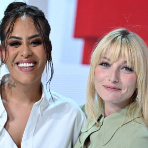 Amel Bent et Janie - Enregistrement de l'émission Vivement dimanche au studio Gabriel, présentée par Michel Drucker . Diffusion sur France 2 le 19/06/2022. © Guillaume Gaffiot/Bestimage 
