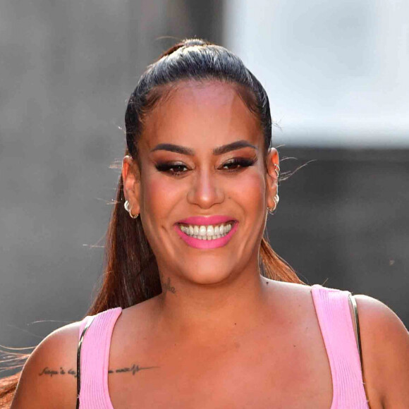 Amel Bent (enceinte) - Défilé Nicolas Lecourt Mansion "Collection Femme Prêt-à-Porter Automne/Hiver 2022" lors de la Fashion Week de Paris (PFW) le 8 mars 2022 