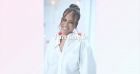 Amel Bent, jeune maman : sublime en chemisier transparent, elle laisse apparaître sa poitrine