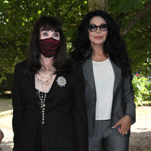 Rachida Brakni, Isabelle Adjani, masquée et Yamina Benguigui - Photocall du film "Soeurs" - Festival du film Francophone d'Angoulême. © Guirec Coadic / Bestimage 