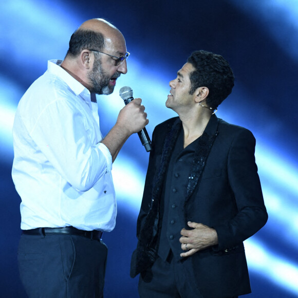 Exclusif - Kad Merad et Jamel Debbouze lors de la soirée du grand gala du "Marrakech du Rire 2022" pour la 10ème édition au palais El Badiî à Marrakech, Maroc, le 18 juin 2022. © Rachid Bellak/Bestimage 