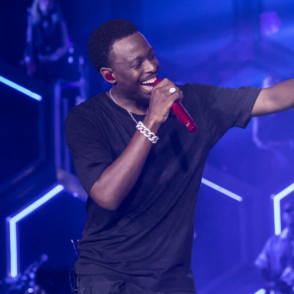 Exclusif - Dadju et Oceane - En à peine 5ans, plus de 1,5 millions d'albums vendus : 2 Disques de Diamant, 66 disques certifiés : le Prince DADJU a triomphé hier soir au Parc des Princes ! DADJU a enchaîné ses nombreux tubes devant près de 50 000 personnes avec une pléiade incroyable de guests venus pour ce concert événement : Pour info voir vendeurs. Une performance unique de plus de 2h retransmis en direct sur C8 et sur toutes les chaînes Canal+ International !. © Cyil Moreau / Veeren / Bestimage