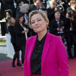 Anne-Elisabeth Lemoine lors de la montée des marches de la cérémonie de clôture du 72ème Festival International du Film de Cannes, le 25 mai 2019. 