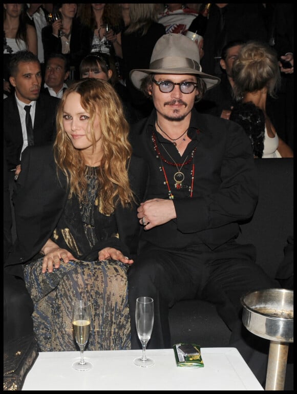 Johnny Depp et Vanessa Paradis à la soirée Chanel au VIP Room à Cannes, en 2010