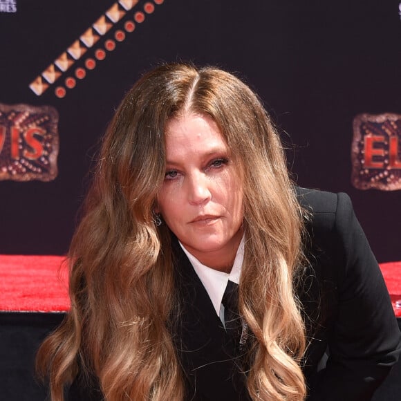 Lisa Marie Presley - Trois générations de Presley laissent leurs empreintes dans le ciment du TCL Chinese Theater pour célébrer la sortie du film "Elvis" à Los Angeles, le 21 juin 2022. 