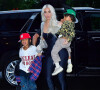 Kim Kardashian avec ses fils Saint et Psalm West arrivent à leur hôtel à New York, le 21 juin 2022.