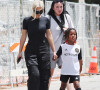 Kim Kardashian emmène et regarde son fils Saint jouer au foot à Los Angeles, le 15 mai 2022.