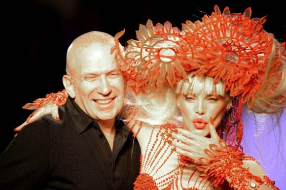 Jean-Paul Gaultier et Arielle Dombasle lors de la Fashion Week. Janvier 2010