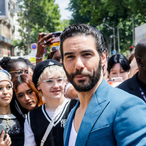 Tahar Rahim - Défilé de mode Homme printemps-été 2023 Louis Vuitton dans la Cour Carrée du Louvre à Paris, le 23 juin 2022. © Veeren-Clovis/Bestimage