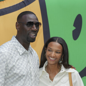 Omar Sy et sa fille Selly Sy - Photocall du défilé de mode Hommes "Louis Vuitton" Prêt-à-porter Printemps-Été 2023 au Musée du Louvre à Paris. Le 23 juin 2022 © Olivier Borde / Bestimage 