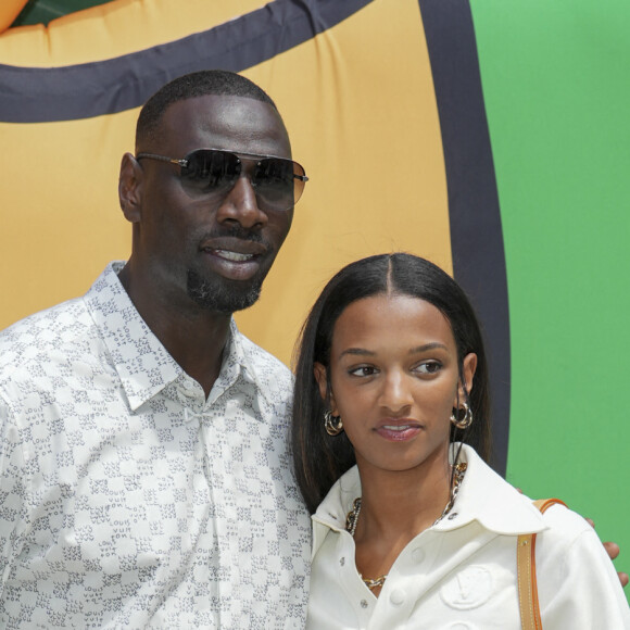 Omar Sy et sa fille Selly Sy - Photocall du défilé de mode Hommes "Louis Vuitton" Prêt-à-porter Printemps-Été 2023 au Musée du Louvre à Paris. © Olivier Borde / Bestimage 