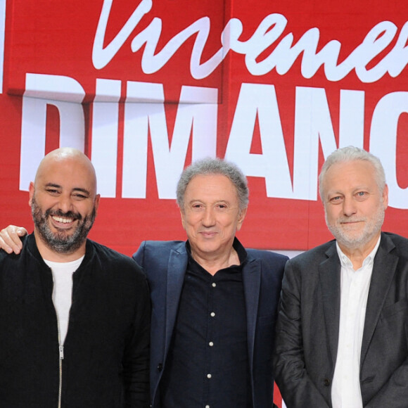 Exclusif - Mathieu Madenian, Jérôme Commandeur, Michel Drucker, Yves Bigot et Viktor Vincent - Enregistrement de l'émission "Vivement dimanche prochain" au studio Gabriel, présentée par Michel Drucker . Diffusion sur France 2 le 26 juin 2022 © Guillaume Gaffiot / Bestimage 