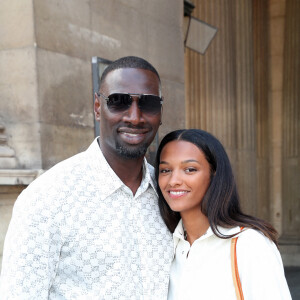 Omar Sy et sa fille Selly lors du défilé de mode Homme printemps-été 2023 Louis Vuitton dans la cour Carrée du Louvre à Paris, France, le 23 juin 2022. © Bertrand Rindoff/Bestimage 