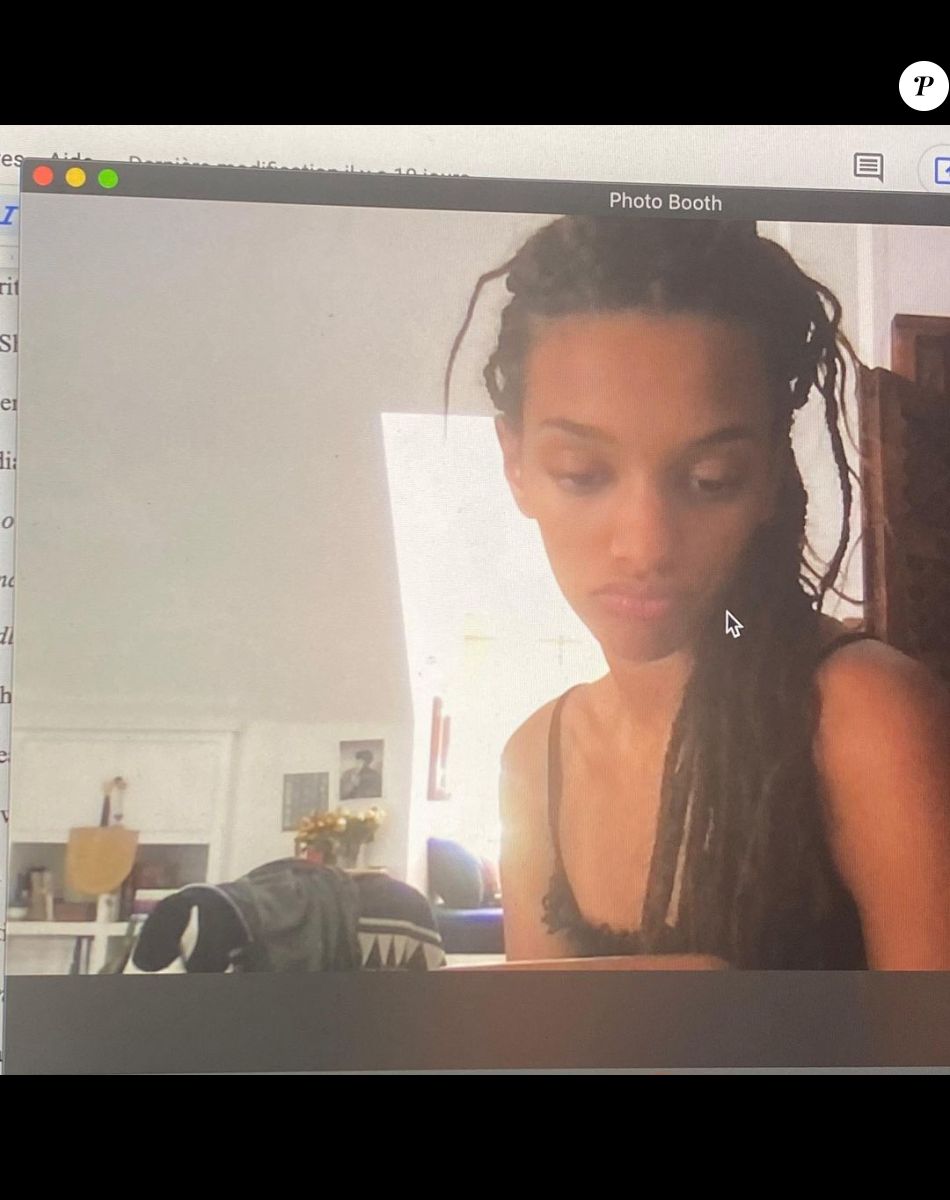 Selly, la fille d'Omar Sy, pose sur Instagram.