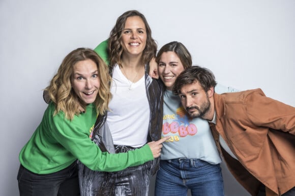 Exclusif - Laure Manaudou, entourée de Aurélie Arne et Emilie Bordes, Jérémy Frérot - Backstage - Enregistrement de l'émission "La Chanson secrète 11" à Paris, diffusée le 24 juin sur TF1.