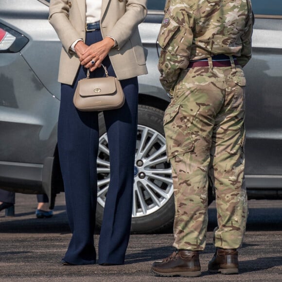 Catherine (Kate) Middleton, duchesse de Cambridge rend visite à la Royal Air Force de Brize Norton dans l'Oxfordshire pour rencontrer les personnes impliquées dans l'évacuation de l'Afghanistan. le 15 septembre 2021. 