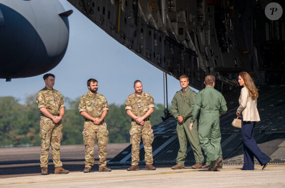 Catherine (Kate) Middleton, duchesse de Cambridge rend visite à la Royal Air Force de Brize Norton dans l'Oxfordshire pour rencontrer les personnes impliquées dans l'évacuation de l'Afghanistan. le 15 septembre 2021. 