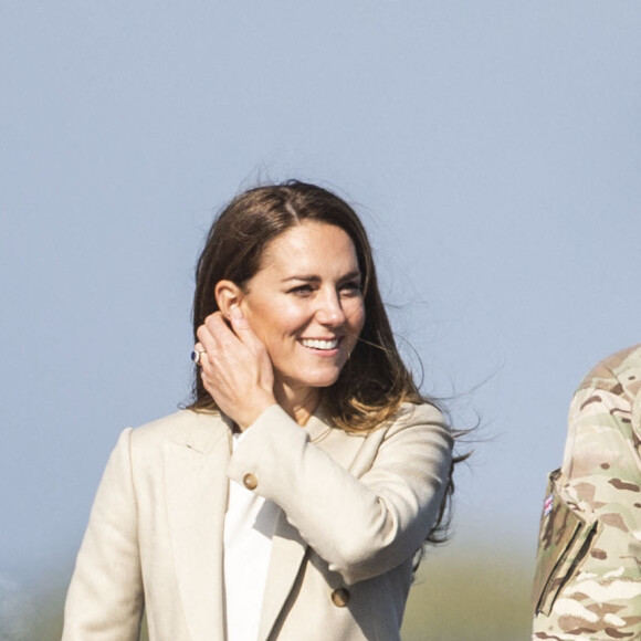Catherine (Kate) Middleton, duchesse de Cambridge, visite la RAF Brize Norton, pour rencontrer des militaires et des civils qui ont aidé à évacuer les Afghans de leur pays, à Oxflord, Royaume Uni, le 15 septembre 2021. 