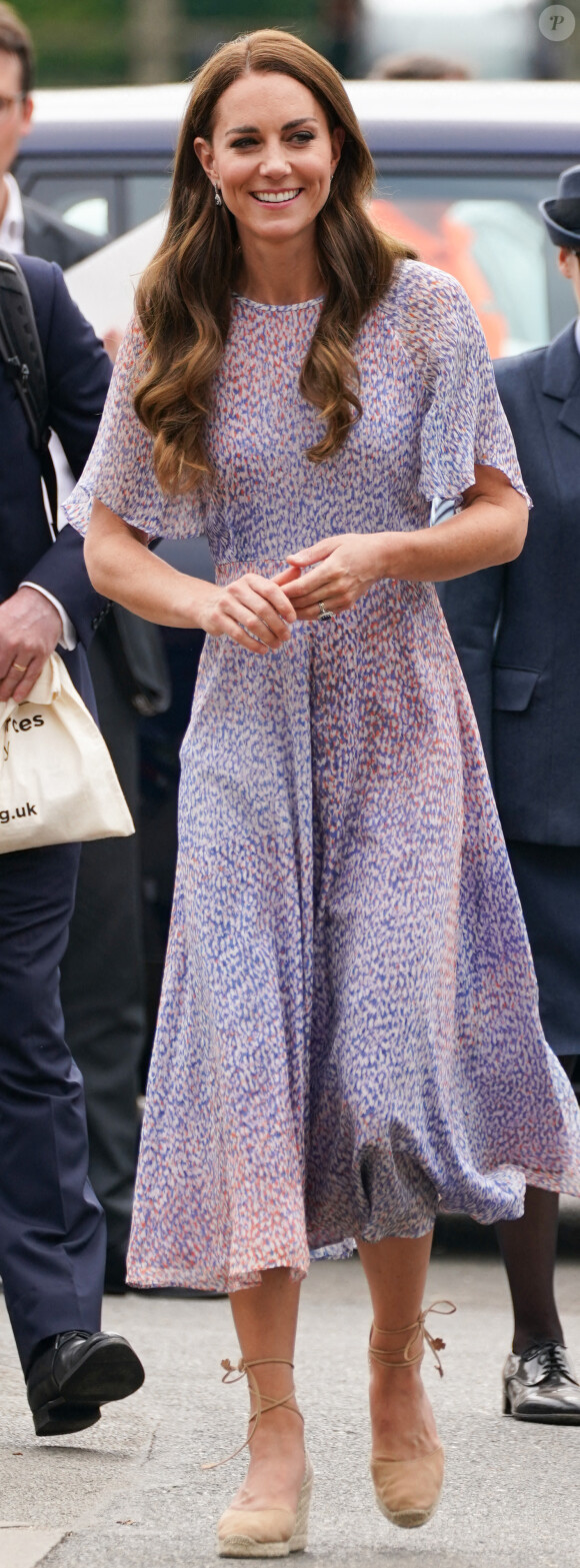 Catherine (Kate) Middleton, duchesse de Cambridge, lors d'une visite à la toute première journée du comté de Cambridgeshire à l'hippodrome July à Newmarket, Royaume Uni, le 23 juin 2022.