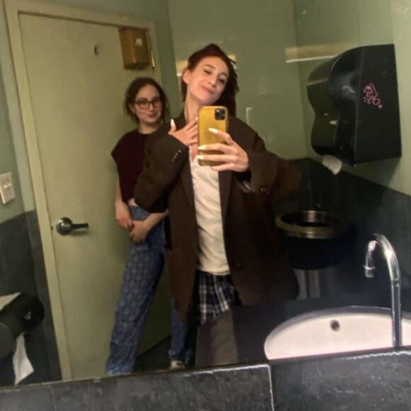 Alice Attal, la fille de Charlotte Gainsbourg, est de retour à New York et s'éclate