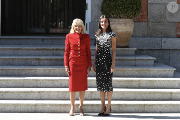 La reine Letizia reçoit la première dame des Etats-Unis, Jill Biden au palais Zarzuela à Madrid le 27 juin 2022. 