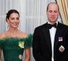Le prince William, duc de Cambridge, et Kate Catherine Middleton, duchesse de Cambridge, lors du dîner dans la résidence du gouverneur général P.Allen, King's House, à Kingston, à l'occasion de leur voyage officiel en Jamaïque.