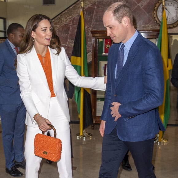 Le prince William, duc de Cambridge, et Catherine (Kate) Middleton, duchesse de Cambridge, rencontrent le Premier ministre de Jamaïque, Andrew Holness et sa femme Juliet à Kingston lors de leur visite officielle dans les Caraïbes pour marquer le jubilé de la reine. Le 23 mars 2022.