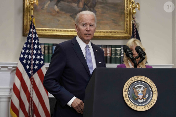 Le président des États-Unis, Joe Biden, prononce une allocution et signe la loi S. 2938, la Bipartisan Safer Communities Act, également connue sous le nom de " Bipartisan Gun Bill " dans la salle Roosevelt de la Maison Blanche à Washington le 25 juin 2022.