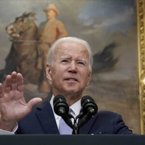 Le président des États-Unis, Joe Biden, prononce une allocution et signe la loi S. 2938, la Bipartisan Safer Communities Act, également connue sous le nom de " Bipartisan Gun Bill " dans la salle Roosevelt de la Maison Blanche à Washington le 25 juin 2022.