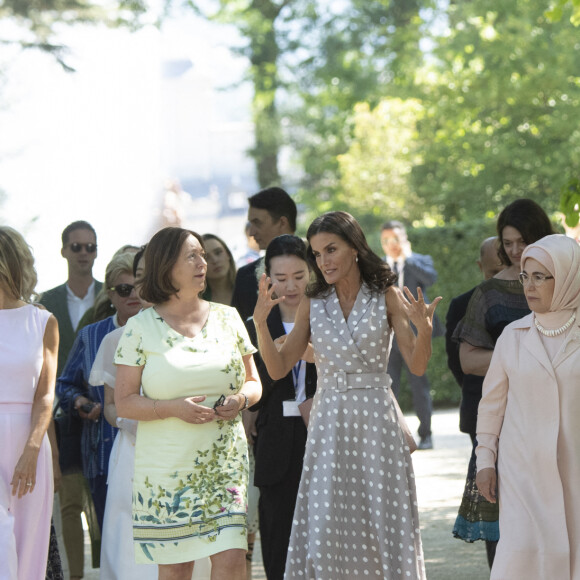 La reine Letizia d'Espagne avec Lydia Abela, Begona Gomez, Ingrid Schulerud, Emine Erdogan - Les concubins des chefs d'État de l'OTAN visitent le Palais Royal de La Granja de San Ildefonso au Real Sitio de San Ildefonso à Ségovie dans le cadre du 32ème Sommet de l'OTAN en Espagne, le 29 juin 2022. 