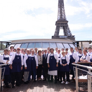 Le Club des Chefs des Chefs (CCC) a organisé un déjeuner à bord du bateau Ducasse sur Seine pour remercier les chefs et les fournisseurs pour leur implication envers les soignants pendant l'épidémie de coronavirus (COVID-19) le 8 juillet 2020. © Rachid Bellak / Bestimage 