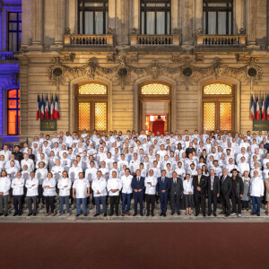 Le président de la République française, Emmanuel Macron et le Président de GL events, Olivier Ginon, ont reçu plus de 300 chefs et professionnels du Food Service pour une nouvelle édition du Dîner des Grands Chefs à la préfecture du Rhône, en marge du Sirha Lyon 2021, le 26 septembre 2021. © Studio Bergoend via Bestimage 