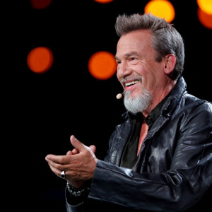 Exclusif - Florent Pagny - Enregistrement de l'émission "La Chanson secrète 9" à la Seine musicale à Paris, diffusée le 27 novembre sur TF1 à 21h05 Après le succès des précédentes éditions, " LA CHANSON SECRETE ", présentée par N.Aliagas et produite par DMLS TV, revient sur TF1. 10 artistes ne savent rien de ce qui va se passer pour eux ! Ils ont accepté de jouer le jeu, de se laisser totalement surprendre, émouvoir, parfois même déstabiliser car ils vont découvrir en même temps que les téléspectateurs une surprise : une chanson qui leur est chère revisitée et réinterprétée par un artiste. Des mises en scène spectaculaires au service de l'émotion... Et des émotions fortes pour l'artiste assis dans le fauteuil grâce à la venue sur le plateau de proches et d'invités inattendus. Les téléspectateurs seront aux premières loges pour vivre ces moments d'intimité musicale rare. Avec une surprise faite à un couple d'artistes et un anniversaire surprise sur le plateau pour l'un des invités. © Gaffiot-Moreau / Bestimage 