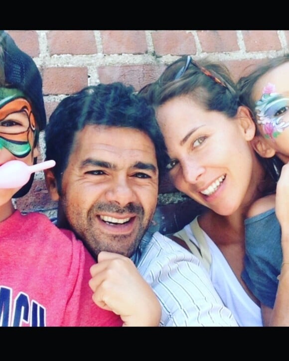 Photo de famille dévoilée par Mélissa Theuriau sur son compte Instagram : Elle pose avec Jamel Debbouze et leurs deux enfants Léon et Lila