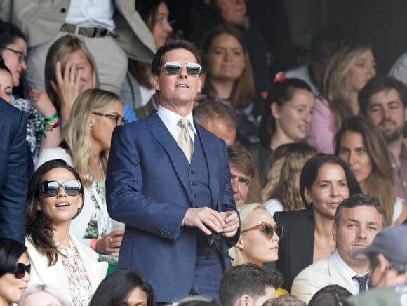 Tom Cruise dans les tibunes du tournoi de tennis de Wimbledon au All England Lawn Tennis and Croquet Club à Londres, Royaume Uni, le 10 juillet 2021. 
