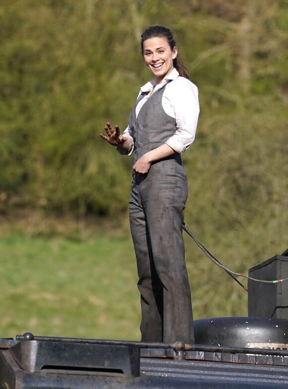 Hayley Atwell tourne une scène du film "Mission Impossible 7" sur le toit d'un train dans le Yorkshire, le 23 avril 2021. 