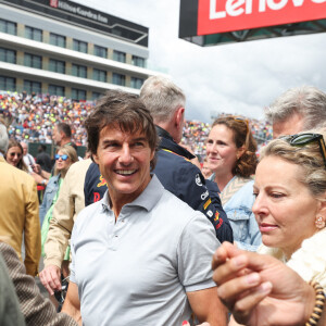Tom Cruise assiste au Grand Prix de F1 de Grande-Bretagne à Silverstone, le 3 juillet 2022. © Florent Gooden / Panoramic / Bestimage 