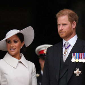 Peter Philips, le prince Harry, duc de Sussex, et Meghan Markle, duchesse de Sussex, Zara Phillips (Zara Tindall) - Les membres de la famille royale et les invités à la sortie de la messe du jubilé, célébrée à la cathédrale Saint-Paul de Londres, Royaume Uni, le 3 juin 2022. 