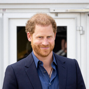 Le prince Harry lors de la finale de basket-ball en chaise roulante aux Invictus Games 2020 à La Haye le 22 avril 2022 