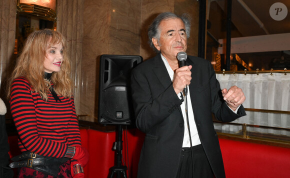 Arielle Dombasle et Bernard-Henri Lévy - Lancement du numéro 75 de la revue littéraire "La règle du jeu", avec pour thème "Comment lisez-vous ?", au Café de Flore à Paris. Le 16 février 2022 © Coadic Guirec / Bestimage