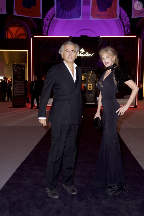 Bernard-Henri Lévy et Arielle Dombasle - Dîner de Gala de la 30ème Biennale de Paris au Grand Palais. © Luc Castel - Julio Piatti / Bestimage 