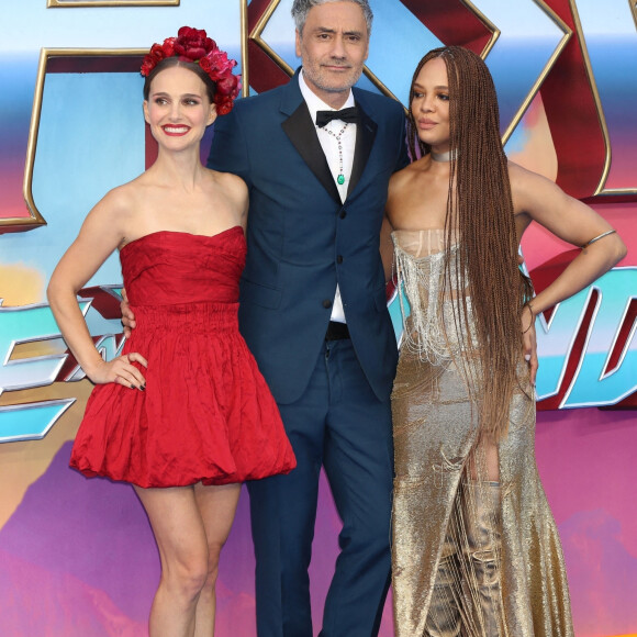 Natalie Portman, Taika Waititi, Tessa Thompson à la première du film "Thor: Love and Thunder" à Londres, le 5 juillet 2022. 