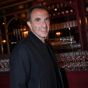 Nikos Aliagas - Générale du chanteur Amir Haddad, seul-en-scène dans la pièce "Sélectionné" mise en scène par S. Suissa au théâtre Edouard VII à Paris le 28 mars 2022. © Rachid Bellak/Bestimage © Rachid Bellak /Bestimage 