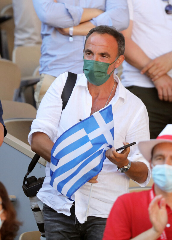 Nikos Aliagas dans les tribunes des Internationaux de France de Roland Garros à Paris le 11 juin 2021. © Dominique Jacovides / Bestimage 