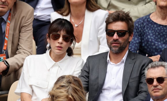 Nolwenn Leroy et son compagnon Arnaud Clément dans les tribunes lors des Internationaux de France de Tennis de Roland Garros 2022. Paris, le 5 juin 2022. © Dominique Jacovides/Bestimage