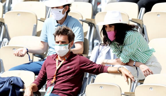 Arnaud Clément et sa compagne Nolwenn Leroy - People dans les tribunes lors des internationaux de France de Tennis de Roland Garros 2021 à Paris, le 6 juin 2021. © Dominique Jacovides/Bestimage