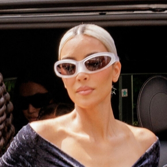 Kim Kardashian et sa fille North West à leur arrivée au restaurant L'Avenue à Paris. Le 6 juillet 2022 