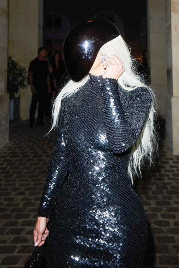 Kim Kardashian à la sortie de l'after party Balenciaga, à l'occasion de la fashion week de Paris. Le 6 juillet 2022 