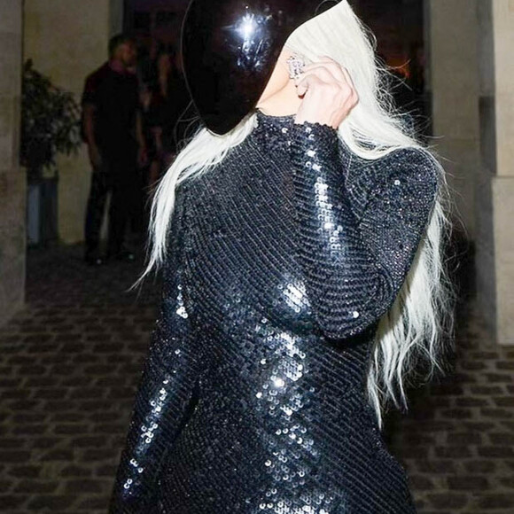 Kim Kardashian à la sortie de l'after party Balenciaga, à l'occasion de la fashion week de Paris. Le 6 juillet 2022 